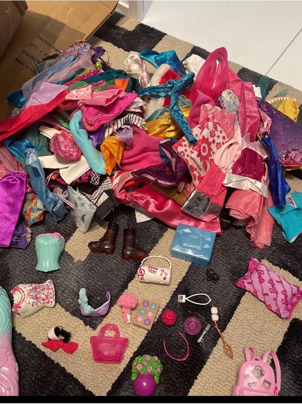 Barbie Accessories galore! - Picture 6 of 6